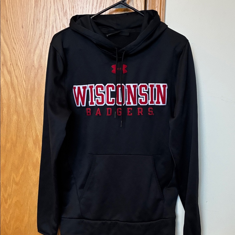 Adult SM black hooded Under Armour Badgers sweatshirt